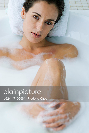 Woman relaxing in bubble bath - p624m710868f by Frederic Cirou